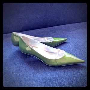 Green patent leather pointy kitten heels, Size 8